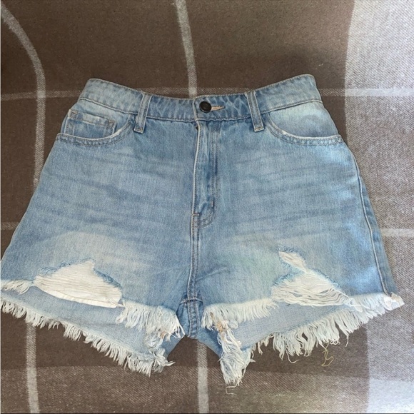 FASHION NOVA Distressed denim cut off Jean shorts size Small - Picture 1 of 5